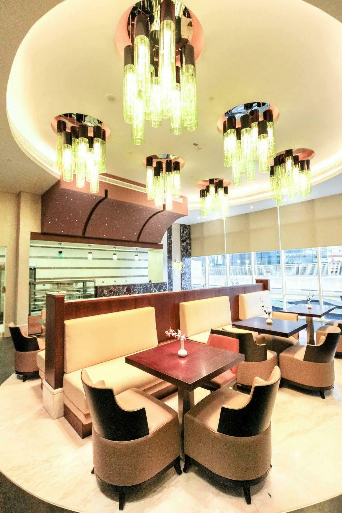 Danat Capital Hotel Abu Dabi Exterior foto