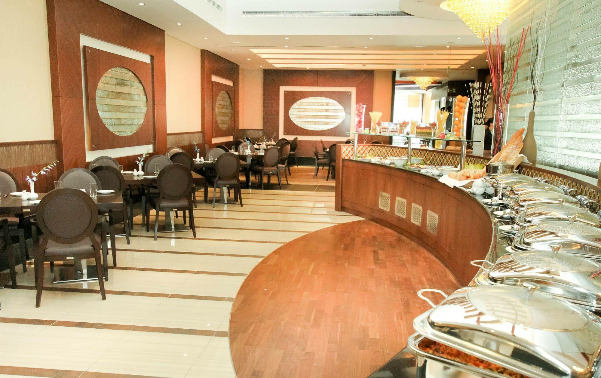 Danat Capital Hotel Abu Dabi Exterior foto